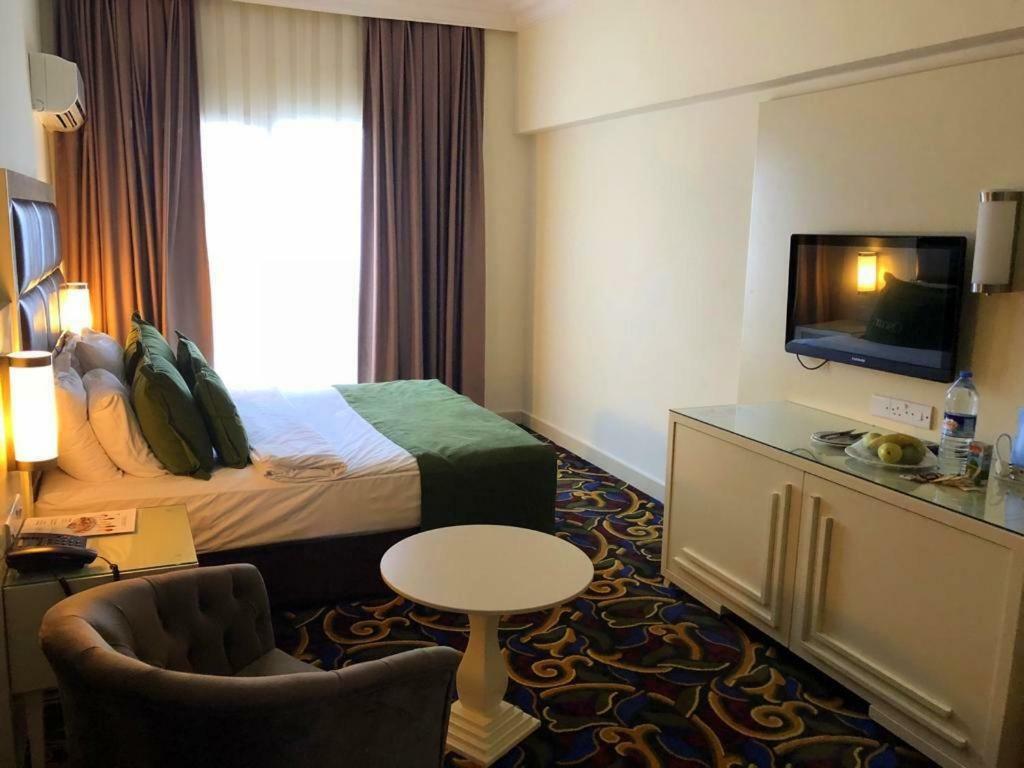 Oscar Beachfront Resort & Spa & Casino Kyrenia  Bagian luar foto