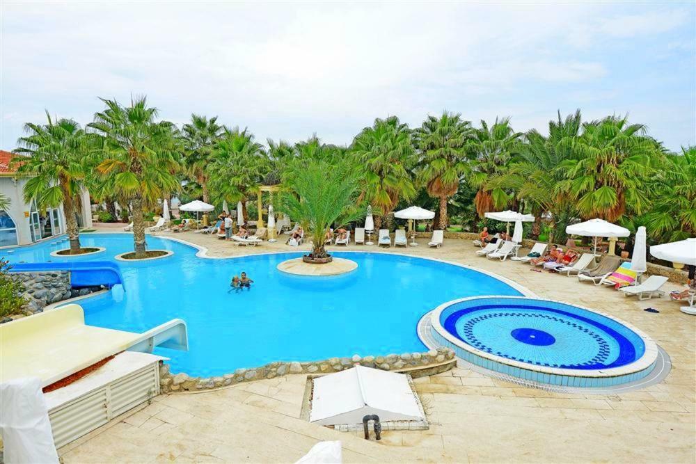 Oscar Beachfront Resort & Spa & Casino Kyrenia  Bagian luar foto